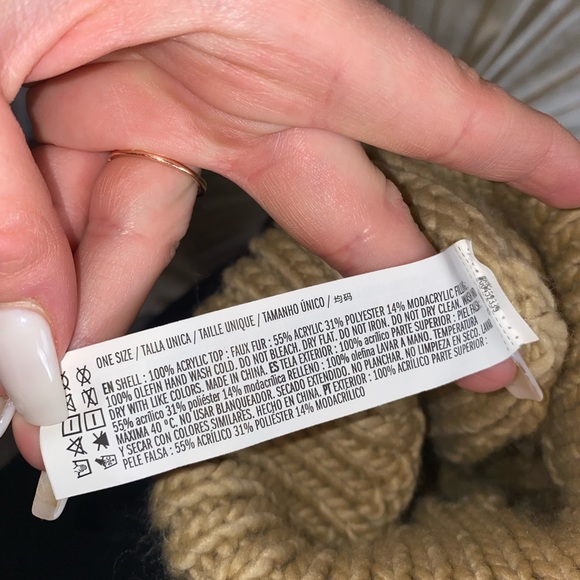 NWOT- FOREVER 21 KNIT BEANIE - Picture 5 of 5